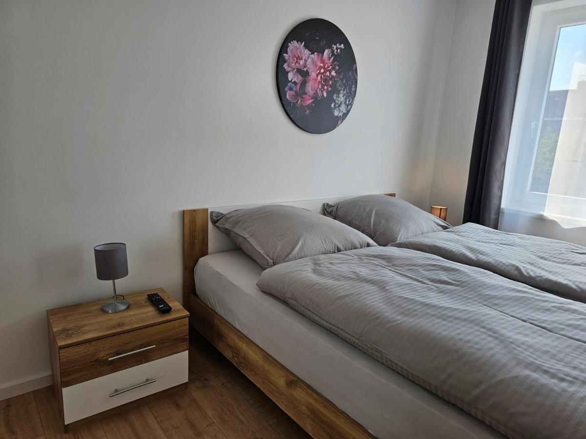 Schoene Grosse Ferienwohnung 79M2 Und 2 Baeder, Zentrumnah, 2Og Erfurt Exterior photo