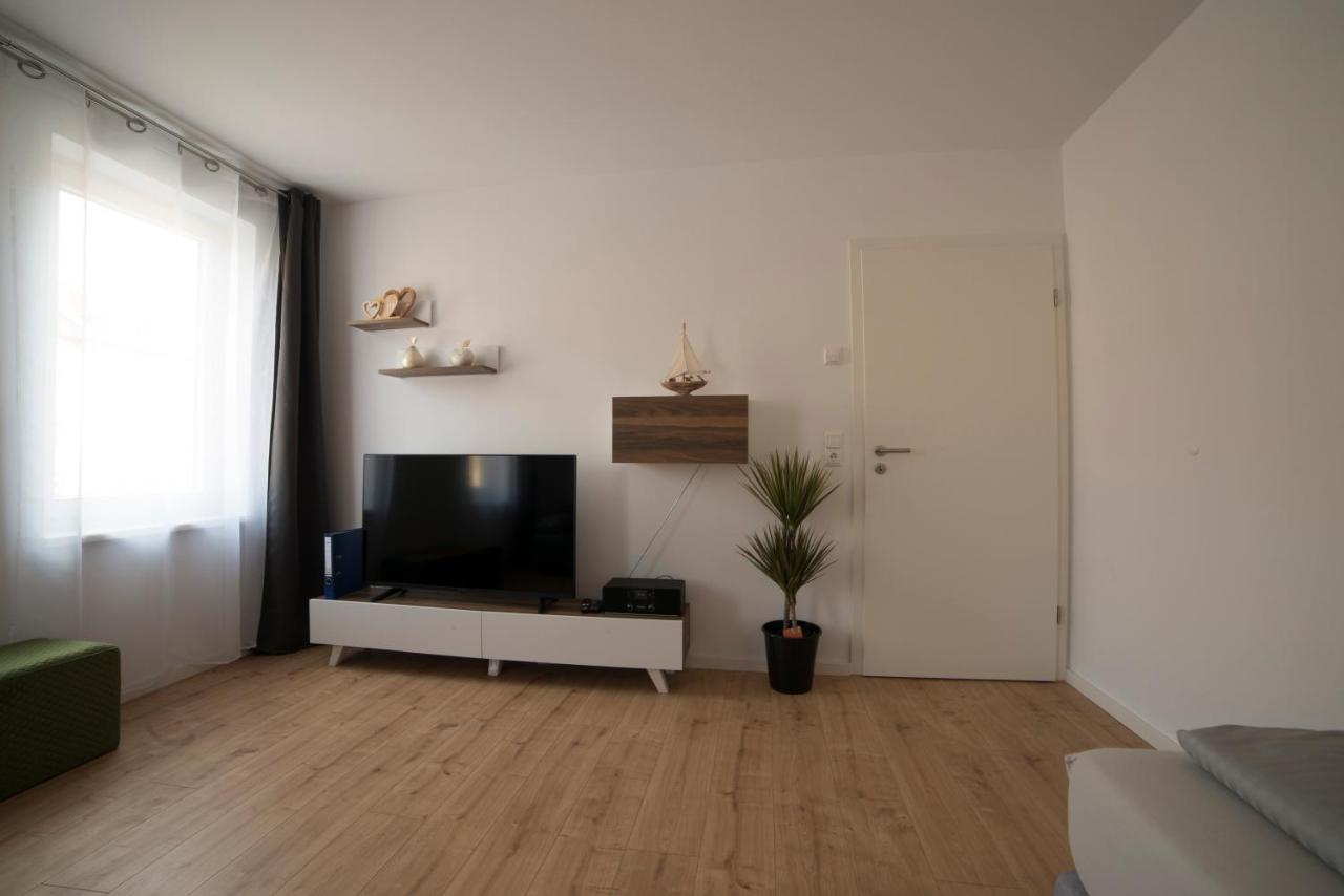 Schoene Grosse Ferienwohnung 79M2 Und 2 Baeder, Zentrumnah, 2Og Erfurt Exterior photo