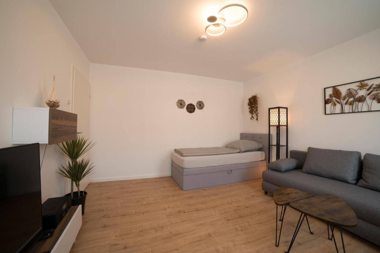 Schoene Grosse Ferienwohnung 79M2 Und 2 Baeder, Zentrumnah, 2Og Erfurt Exterior photo